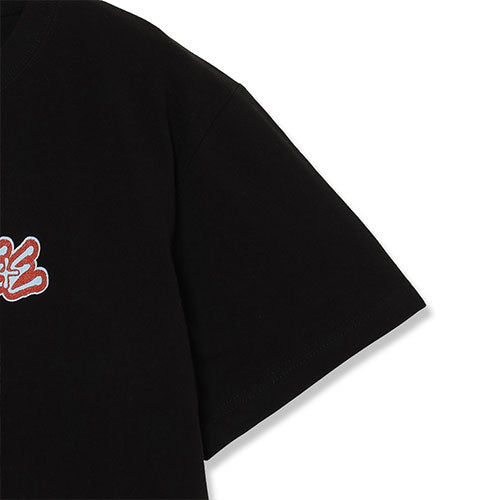 ビーバドゥービー / Beabadoobee Pop Up Store 2025 Beabadoobee Basic Logo S/S Tee【Black】【グッズ】