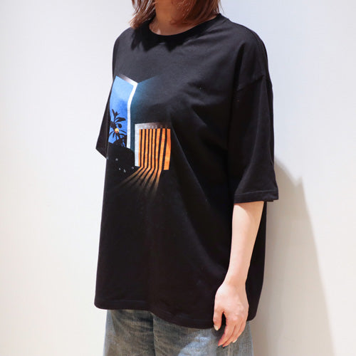 ヨルシカ / <受注販売>二人称展 Tシャツ A Black【グッズ】