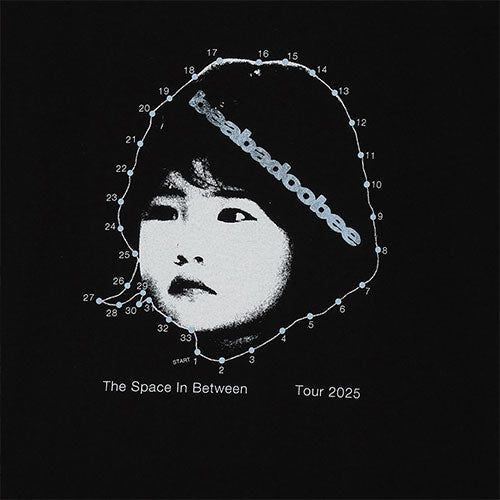 ビーバドゥービー / Beabadoobee Pop Up Store 2025 Beabadoobee Double Graphic S/S Tee【Black】【グッズ】