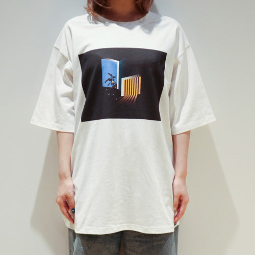 ヨルシカ / ＜受注販売＞二人称展　Tシャツ A　White【グッズ】