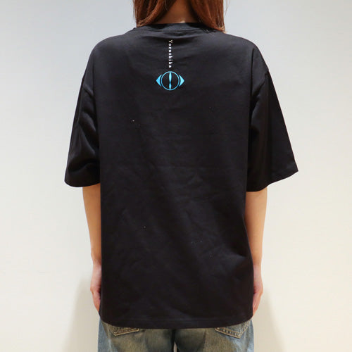ヨルシカ / ＜受注販売＞二人称展　Tシャツ A　Black【グッズ】