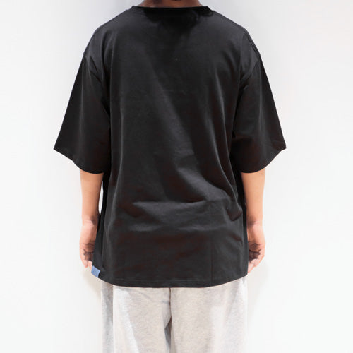 ヨルシカ / ＜受注販売＞二人称展　Tシャツ B　Black【グッズ】
