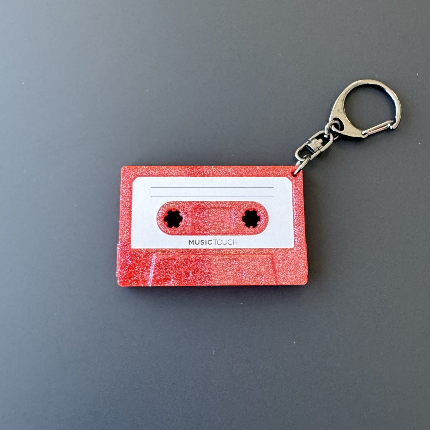 V．A． / MUSIC TOUCH カセットキーホルダー【ルビー】【グッズ】