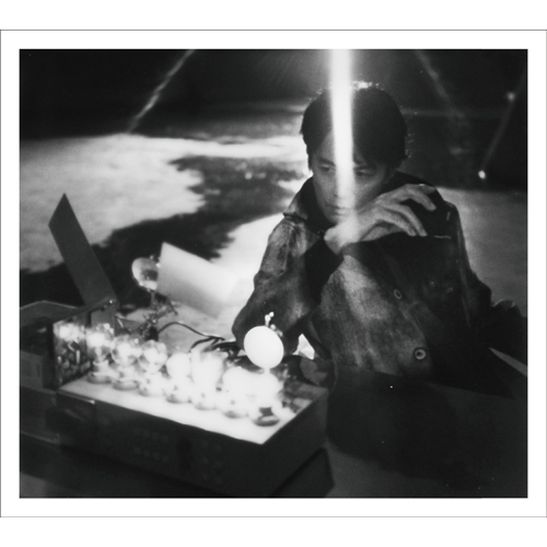 福山雅治 / AKIRA【初回限定LIVE映像「ALL SINGLE LIVE」盤】【初回プレス仕様】【CD】【+DVD】